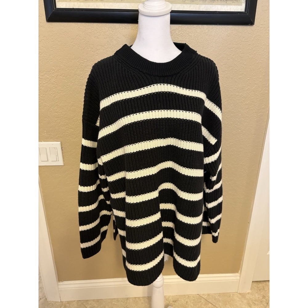 H&M Women's Oversized Black‎ And White Pull Over Crew Neck Sweater, Large